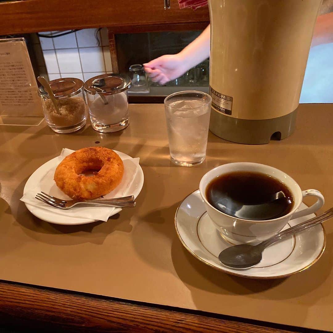 竹内由恵さんのインスタグラム写真 - (竹内由恵Instagram)「しゃべくり007ご覧いただきありがとうございます^ ^ どうだったのかな〜。 こちらはいつかの京都の写真。 1、2枚目は鞍馬寺。 行くたびにパワーをもらえる場所です。 老舗喫茶店「六曜社」。 ドーナツとコーヒーの相性っていいんだなあ。  #ありがとうございました#しゃべくり007😆#京都#鞍馬寺#六曜社珈琲店」3月9日 22時56分 - yoshie0takeuchi