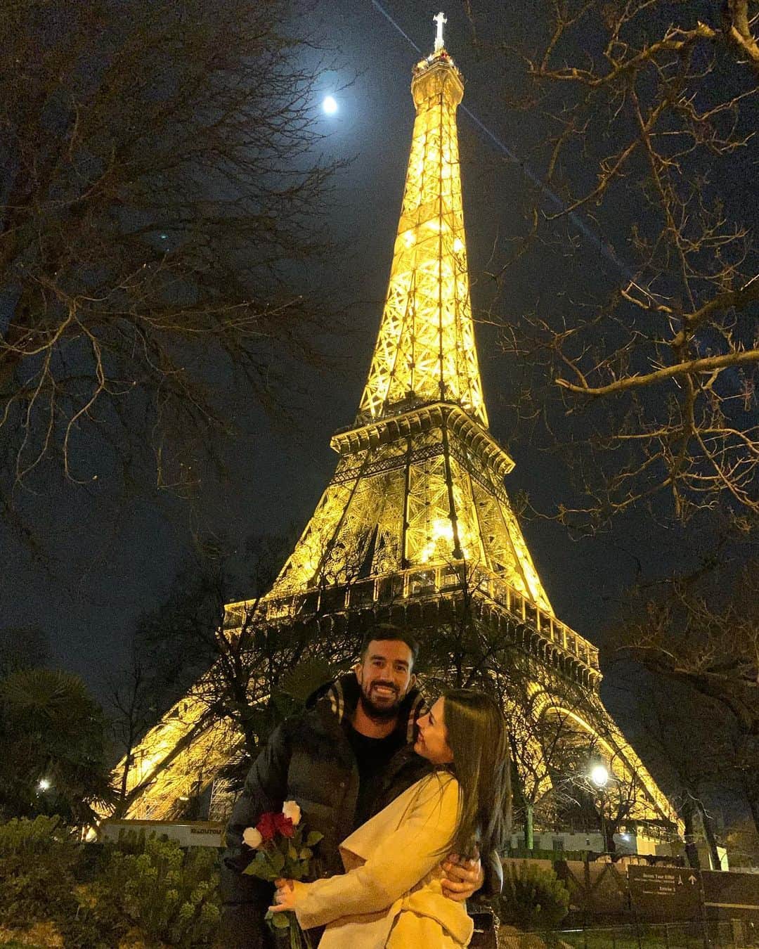フェルナンド・パチェコのインスタグラム：「#paris🇫🇷 #escapadaexpress 👫🏽 ❤️」