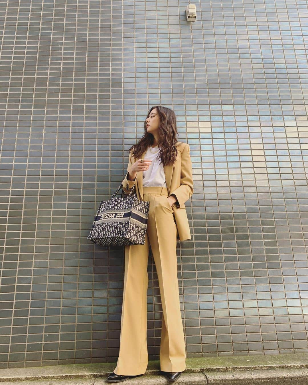 新木優子さんのインスタグラム写真 - (新木優子Instagram)「私服 jacket & pants : @zara  bag : @dior shoes : @coach Tshirt : ハニー展グッズ♡  #fashion #mystyle」3月9日 22時50分 - yuuuuukko_