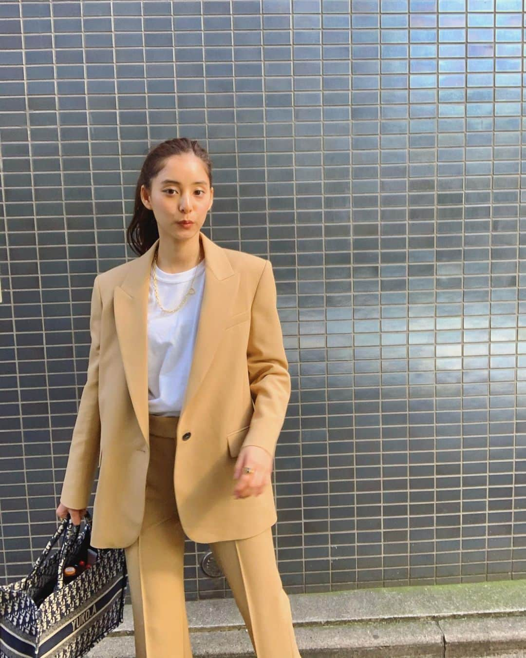 新木優子さんのインスタグラム写真 - (新木優子Instagram)「私服 jacket & pants : @zara  bag : @dior shoes : @coach Tshirt : ハニー展グッズ♡  #fashion #mystyle」3月9日 22時50分 - yuuuuukko_