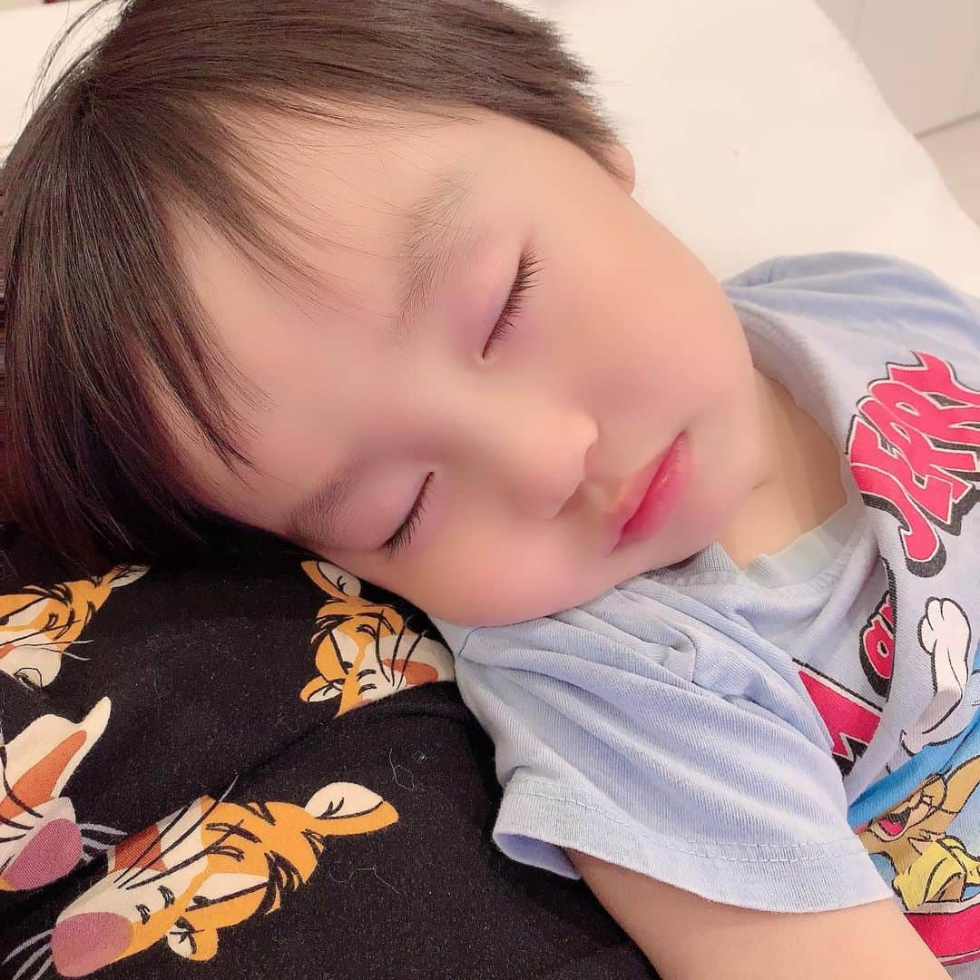 川崎希さんのインスタグラム写真 - (川崎希Instagram)「スヤスヤ😴😴😴 @ochibiochibinu」3月9日 21時22分 - kawasakinozomi