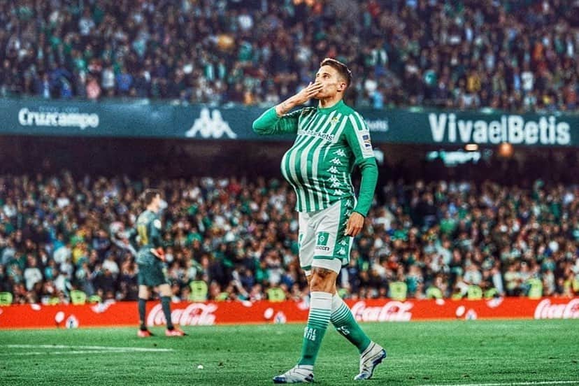 クリスティアン・テージョのインスタグラム：「Noche especial, de las que gustan!!💚 El fútbol siempre da oportunidades para seguir creyendo en uno mismo!!! Grande equipo🔥+3😀 #MushoBetis @realbetisbalompie」