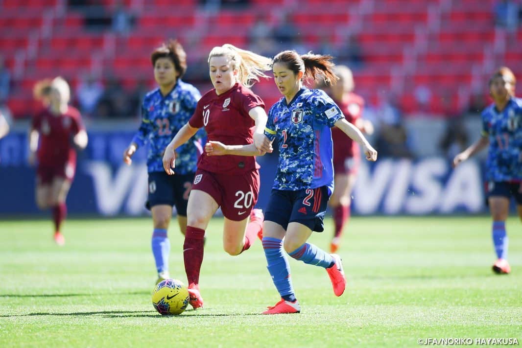 日本サッカー協会さんのインスタグラム写真 - (日本サッカー協会Instagram)「📸Match photos①｜なでしこジャパン、終盤の失点でイングランドに0-1で敗れる ・ 3月8日は#国際女性デー、そして#JFA女子サッカーデー ということで、キラキラと輝く女性の活躍を称えると同時に、なでしこジャパンが女子アスリートや広く女性の活躍を象徴できる存在になれるようにと願いを込めて、選手たちはJFA女子サッカーデーのモチーフカラーである黄色いアームバンドを右腕に巻いてピッチに立ちました。 ・ 2020 #SheBelievesCup 🇯🇵#なでしこジャパン 0-1 イングランド🏴󠁧󠁢󠁥󠁮󠁧󠁿 📅日本時間3/9(月)3:23KO 📍Red Bull Arena 📺NHK BS1で9時～放送 ・ >>NEXT MATCH 📅3/12（木） 9:08KO vsアメリカ 📍Toyota Stadium/USA ・ #nadeshiko #daihyo #jfa」3月9日 21時26分 - japanfootballassociation