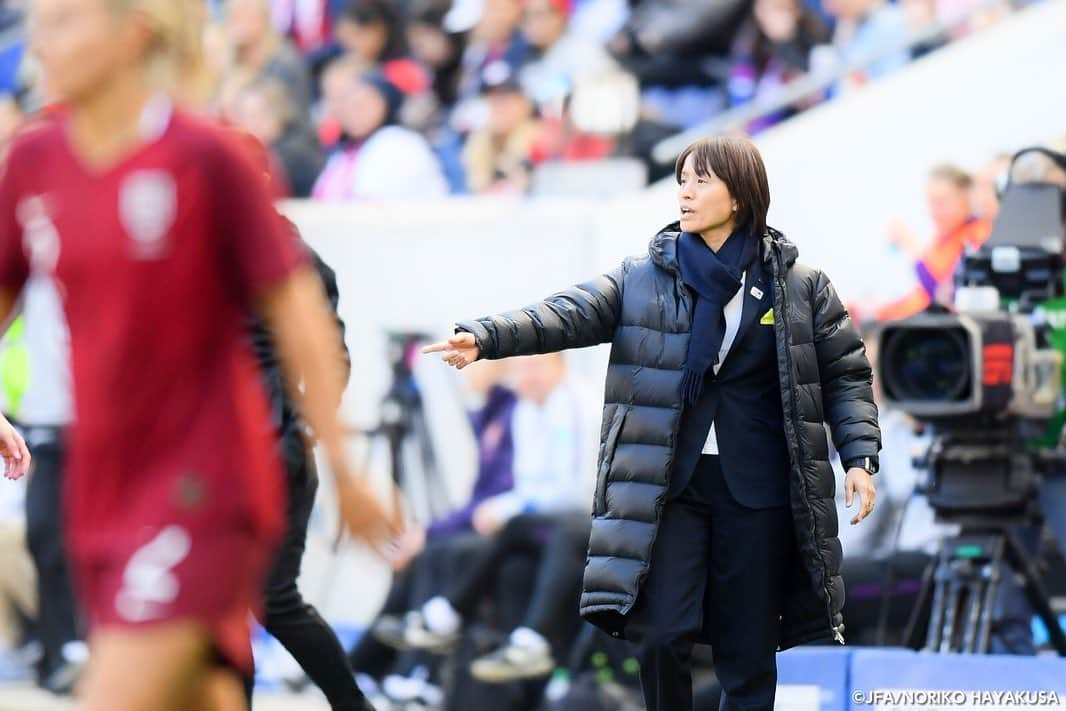 日本サッカー協会さんのインスタグラム写真 - (日本サッカー協会Instagram)「📸Match photos①｜なでしこジャパン、終盤の失点でイングランドに0-1で敗れる ・ 3月8日は#国際女性デー、そして#JFA女子サッカーデー ということで、キラキラと輝く女性の活躍を称えると同時に、なでしこジャパンが女子アスリートや広く女性の活躍を象徴できる存在になれるようにと願いを込めて、選手たちはJFA女子サッカーデーのモチーフカラーである黄色いアームバンドを右腕に巻いてピッチに立ちました。 ・ 2020 #SheBelievesCup 🇯🇵#なでしこジャパン 0-1 イングランド🏴󠁧󠁢󠁥󠁮󠁧󠁿 📅日本時間3/9(月)3:23KO 📍Red Bull Arena 📺NHK BS1で9時～放送 ・ >>NEXT MATCH 📅3/12（木） 9:08KO vsアメリカ 📍Toyota Stadium/USA ・ #nadeshiko #daihyo #jfa」3月9日 21時26分 - japanfootballassociation