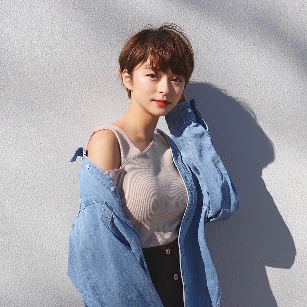 かおりのインスタグラム：「・ ・ 早く春服たくさん着たいなぁ❤︎」