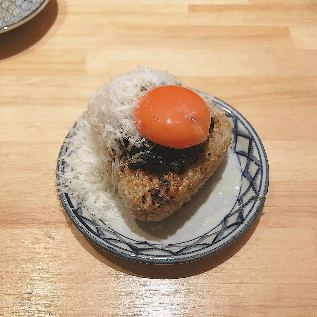 ᴱᴸᵞさんのインスタグラム写真 - (ᴱᴸᵞInstagram)「〆 🍙  この間食べた焼きにぎりが美味しすぎた😭✨ チーズ×青海苔×卵黄  全部のせ👏🏻 他のお料理も全部美味しかったなぁ。。♡ . #鶏と畑 #大阪 #福島 #大阪グルメ #福島グルメ #焼きおにぎり」3月9日 21時35分 - diary___ely