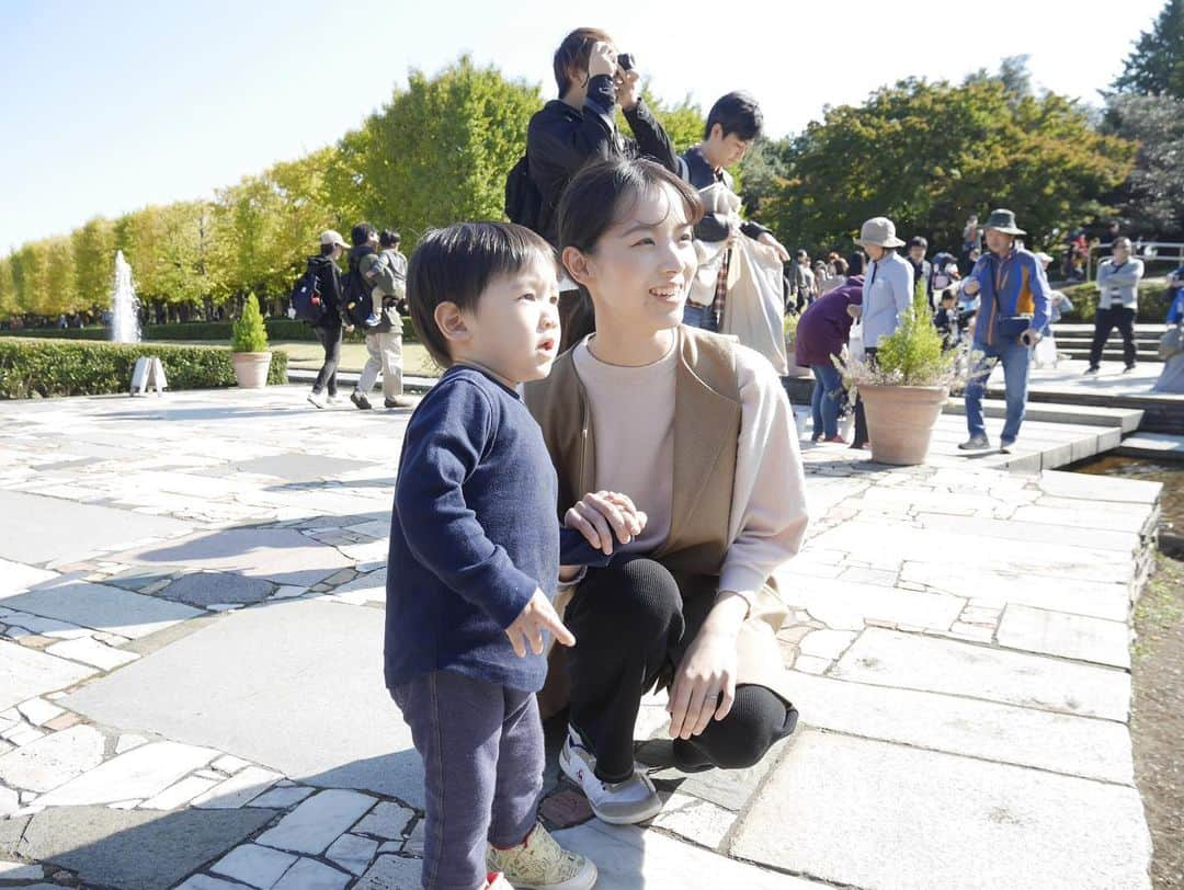 藤沢玲花さんのインスタグラム写真 - (藤沢玲花Instagram)「母が撮ってくれたいつかの写真…📸 ・ 長男は最近とっても頼もしく、 「(荷物)持とうか？」 「ママどうしたの？大丈夫？」 「ママの作ったご飯おいしいね」 なんて言ってくれます。  優しさが沁みます…♡ ・ #親子　#2歳半　#長男」3月9日 21時51分 - reika_fujisawa