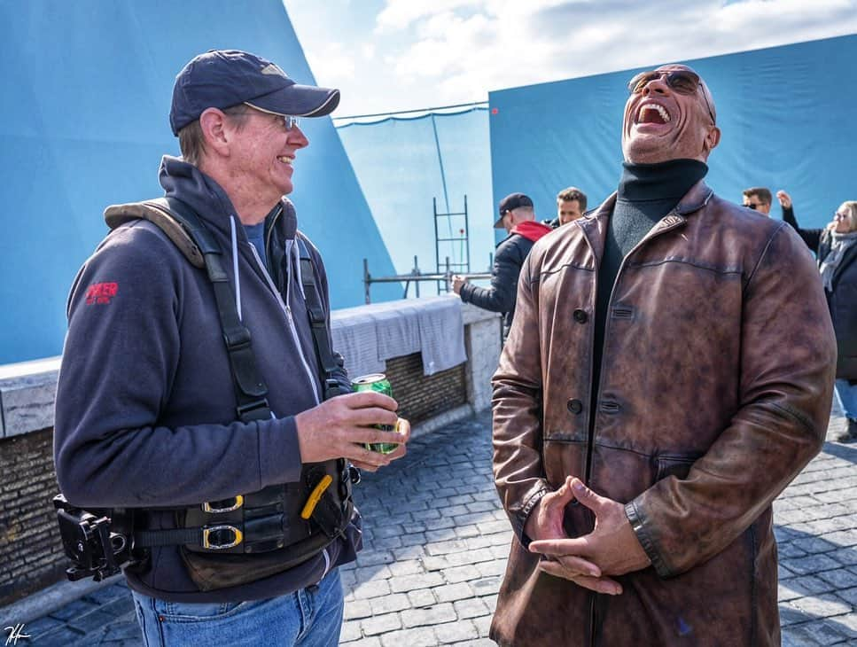 ドウェイン・ジョンソンさんのインスタグラム写真 - (ドウェイン・ジョンソンInstagram)「On set. RED NOTICE.  It’s a good day when my friend and A cam 🎥 operator, Geoff Haley makes me belly laugh - no doubt from his filthy, inappropriate jokes my innocent ears should not be hearing.  Over the years, the biggest movies of my career have been shot by Geoff, who was just awarded “Operator of the Year” (equivalent to winning an Academy Award) for his brilliant camera work on JOKER.  He’s a phenomenal storyteller behind the lens and this summer we’re pumped to collaborate again on our highly anticipated, BLACK ADAM⚡️ DC Universe, we’re excited to come play.  Until then, it’s back to work on this one.  #RedNotice 🌎  #SteveMcqueenInsipred♟ #TheHaleySpecial 🎥 @hhgarcia41 📸」3月9日 21時51分 - therock