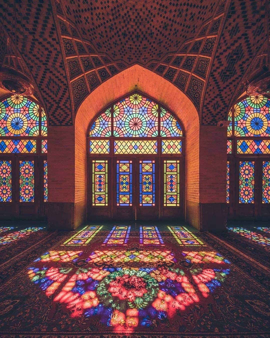 Discover Earthさんのインスタグラム写真 - (Discover EarthInstagram)「The unique facades and architectures in Iran. 🇮🇷 #DiscoverIran  Photos by @harimaolee」3月9日 22時03分 - discoverearth