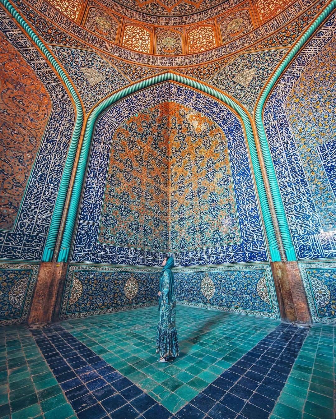 Discover Earthさんのインスタグラム写真 - (Discover EarthInstagram)「The unique facades and architectures in Iran. 🇮🇷 #DiscoverIran  Photos by @harimaolee」3月9日 22時03分 - discoverearth