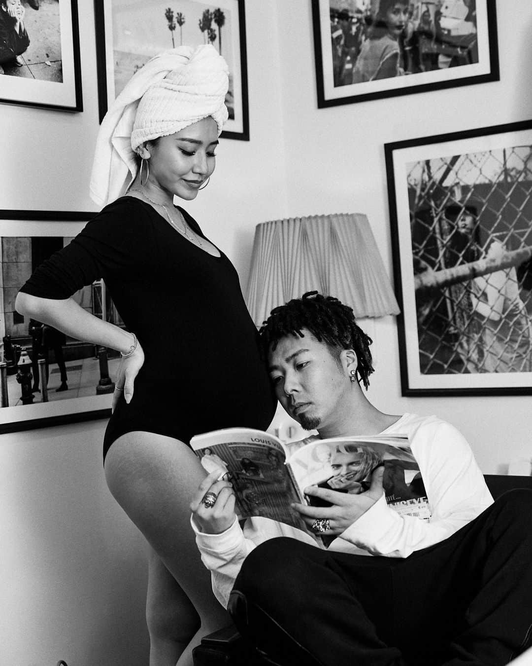 加藤澪さんのインスタグラム写真 - (加藤澪Instagram)「2020.3.9🖤 コミオさん、まだお腹の中にいたいようです👶🏽 . pc by @ken_youthtokyo . . #予定日 #maternityphotography #maternityshoot #maternity #pregnant」3月9日 22時13分 - miokato3306