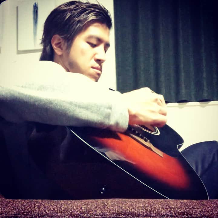 のインスタグラム：「#dailymotif #毎日モチーフ No.68 Some chord work on acoustic guitar☺︎ #guitar #acousticguitar #chord #harmony #bassplayer #bassist #idea #motif」