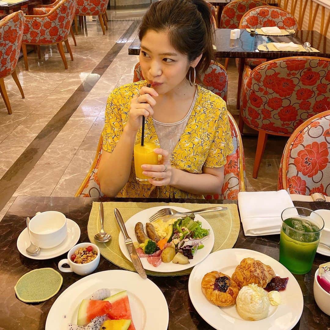 ayumiさんのインスタグラム写真 - (ayumiInstagram)「カラフルがいっぱい🇵🇭🇵🇭🇵🇭 南国はフルーツが美味しいね🥳🍌🍍🍉🍉💓 #フィリピン」3月9日 22時17分 - ayupichikitchen