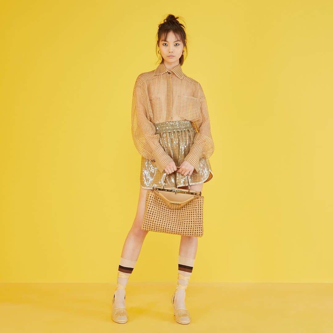 Fendiさんのインスタグラム写真 - (FendiInstagram)「Flowing hemlines, see-through fabrics, and geometric patterns with a retro feel: the season’s latest looks are made for the modern free spirits. Discover more from the #FendiSS20 edit at the link in bio.  #FendiPeekaboo」3月9日 22時20分 - fendi