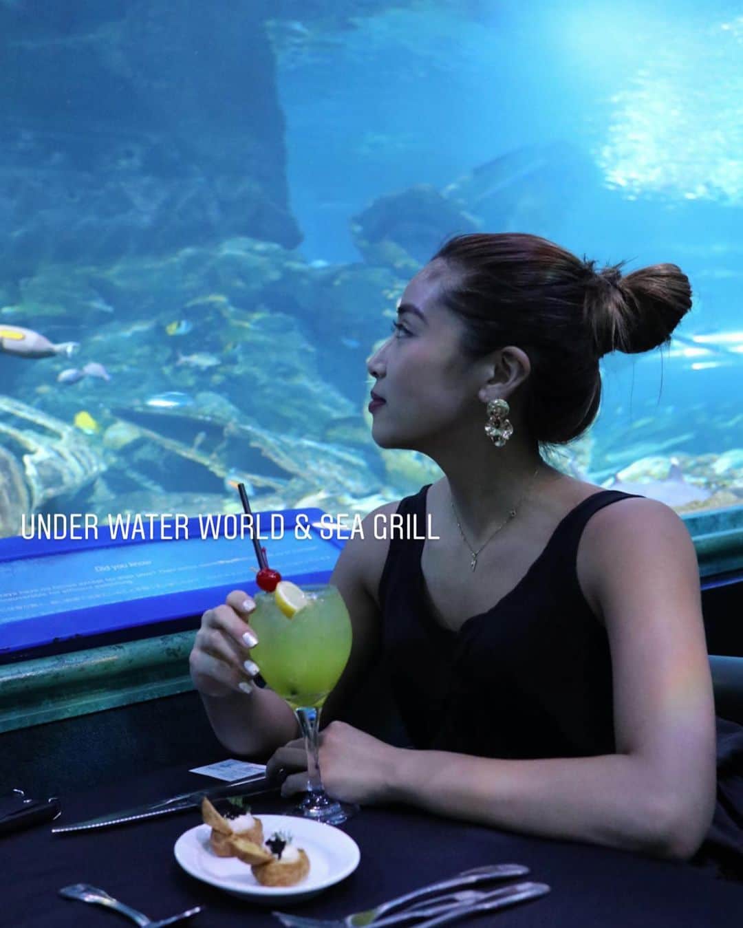 迫田里奈（りなぽよ）さんのインスタグラム写真 - (迫田里奈（りなぽよ）Instagram)「最終日の夜のディナー🍽💕 .  Under Water World & Sea Grill .  に行きました！！ . . 水族館の中のレストラン🐠 海の中にいるみたいで 雰囲気がとても良くて 素敵な空間でした🥺✨✨ . . 何よりコース料理が とっても美味しかったよ！！ ステーキとロブスター🦞❤️ 大好きな組み合わせ！ 最後のデザートまで 最高でした😭🙏✨ . . グアム来たら また行きたい場所❤️！ .  最終日に行って 大満足なレストラン😊💕 . . 🐠🐠 #UnderWaterWorld&SeaGrill #seagrillguam #seagrill #underwaterworld #guam#plesureislandguam  #アンダーウォーターワールド  #シーグリル﻿#プレジャーアイランド  #シーグリルレストラン﻿#グアム」3月9日 22時29分 - rinapoyo.1129