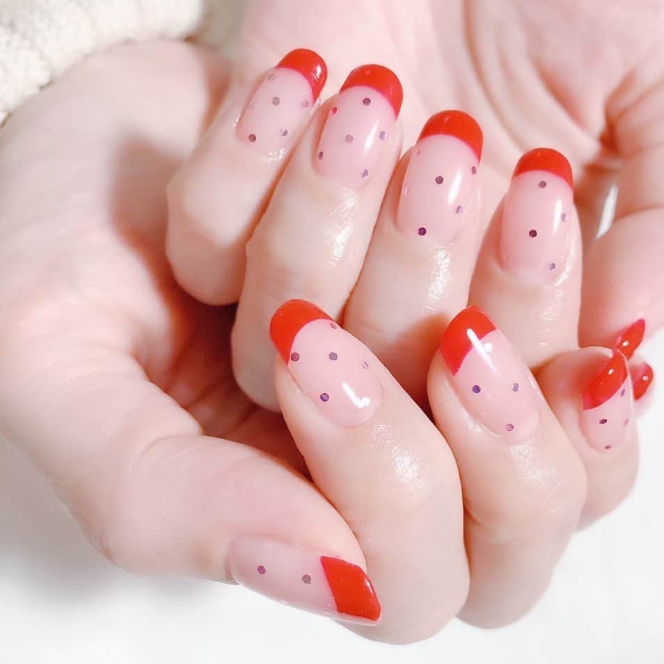なかやまちえこのインスタグラム：「#赤フレンチ @pregelofficial ex849.museM031 メタリックのホログラム #nail #nails #nailart #ネイル #美甲 #ネイルアート  #japanesenailart #manucure #japanesenails #manicurist #gelnails #أظافر #네일아트 #미용 #vẽmóng #ngườiđẹp  #เพ้นท์เล็บ #искусствоногтя #artedeuñas #เพ้นท์เล็บเจล #ジェルネイルデザイン #ネイルデザイン #senikuku #nagelkunst #フレンチネイル #frenchnails @mypanda.mypanda」