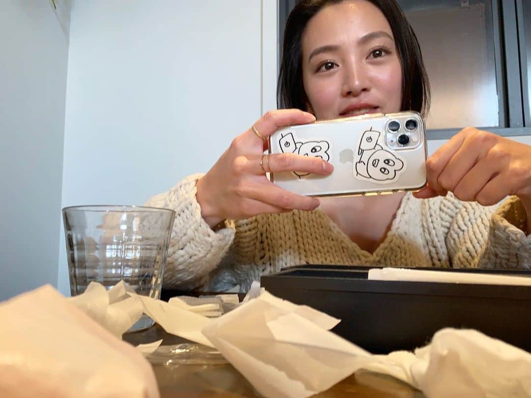 矢野由希子のインスタグラム：「りのさん(1歳1ヵ月) に撮ってもらったよ。 #手前の大量のティッシュはご愛嬌」
