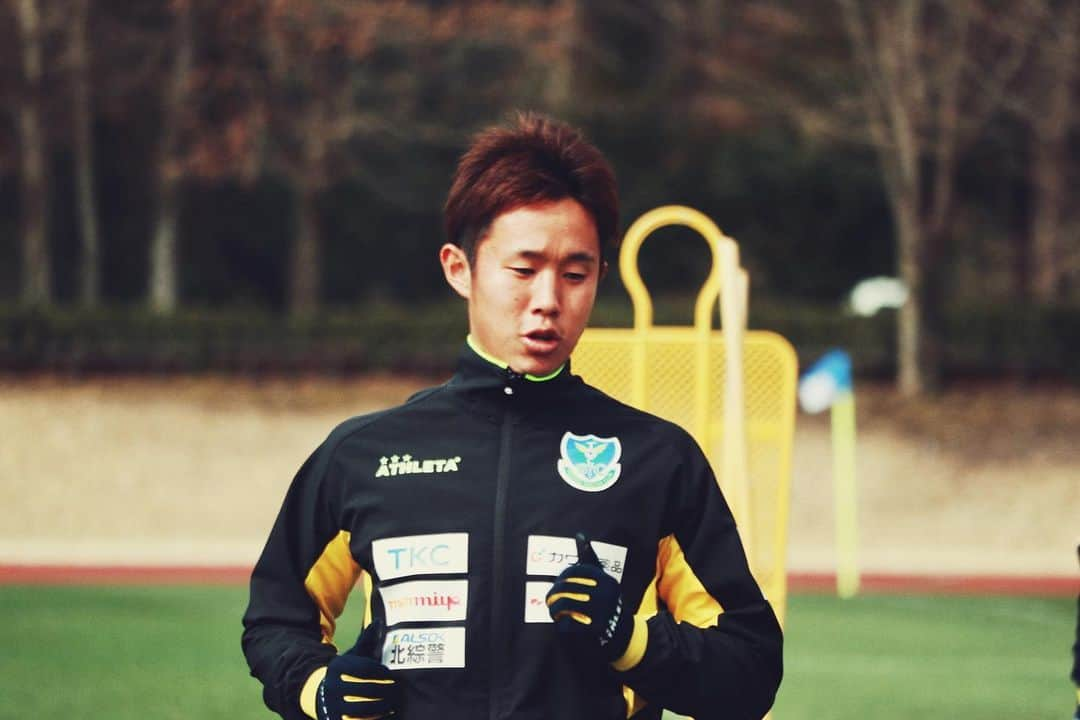 栃木SCさんのインスタグラム写真 - (栃木SCInstagram)「． 【 #TRAININGPHOTO⚽️ 2020.03.09 】 本日のトレーニングの様子をお届けいたします📷  今回は、アップ目の写真です☺️🤳 ． ． ℹ️お知らせℹ️ 新型コロナウイルス関連肺炎に限らず、インフルエンザなども含めた感染症予防の観点から、選手・スタッフ、ならびに観戦にいらっしゃる皆さまの健康面を第一に考え、当面の間、トップチームのトレーニングを非公開練習とさせていただいております。 そんな中ですが、少しでも選手たちのトレーニングの様子が伝われば幸いです。 ． KEEP MOVING FORWARD‼︎ #栃木SC #tochigisc # #jleague #Jリーグ #広報カメラ #⚽️ #宇都宮 #photo #サッカー #田代雅也 #大島康樹 #和田達也 #瀬川和樹 ．」3月9日 13時54分 - tochigisc_official