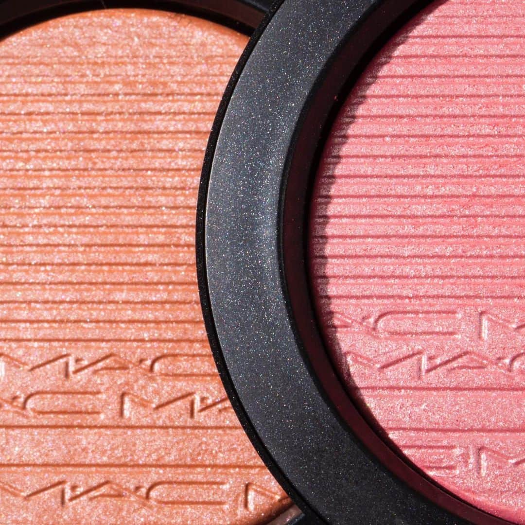 M∙A∙C Cosmetics Japanのインスタグラム：「ㅤ 春に向けて、メイクをアップデート💄﻿ チークで血色や立体感、ツヤを仕込んで﻿ フレッシュな印象に✨ ﻿ ﻿ ﻿ ↓↓掲載製品↓↓﻿ ☑︎エクストラ ディメンション ブラッシュ: イントゥ ザ ピンク (右)﻿ ☑︎エクストラ ディメンション スキンフィニッシュ: フェアリー プレシャス (左)﻿ ﻿ ﻿ ﻿ ﻿ DESIGN:﻿ M·A·C ARTIST RINO KASAI @rino416﻿ DAIKI SHIMIZU @macpro_tokyo ﻿ PHOTO:﻿ @takaki_iwata ﻿ ﻿ ﻿ ﻿ #MACCosmeticsJapan #MACコスメ #MACCosmetics #メイク #コスメ #メイクアップ #チーク #コスメ紹介 #春メイク #春コスメ ##メイク道具 #メイクプロセス #メイク用品 #セルフメイク #今日のメイク #お気に入りコスメ #MACチーク #cosmetics #makeup」