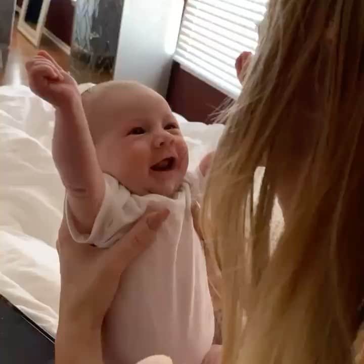 ティーガン・プレスリーのインスタグラム：「My babes so happy to wake up and see me.  She gives me big smiles when I say... “Good morning beautiful”  Love her so much!! #babybriar」