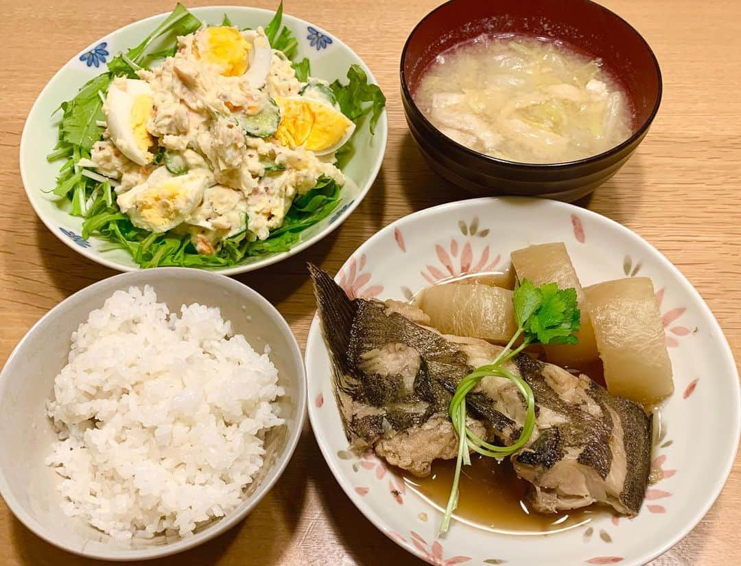 桜井未来さんのインスタグラム写真 - (桜井未来Instagram)「煮付けにしたよ😊💓 卵入りのポテトサラダ🥗毎日食べたいくらい好き😂💓 ・ ・ ・ #女の子ママ #ママ #baby #ママ友募集 #赤ちゃんのいる生活 #ママサークル #ママイベント #ママ会 #都内ママ #ベビスタグラム #mamagirl #ベビフル #コドモダカラ #コドモノ #ママリ #親バカ部 #新米ママ東京部 #ベビモ #みきてぃー食堂 #料理 #手作り料理 #魚料理」3月9日 15時10分 - miki.sakurai0214