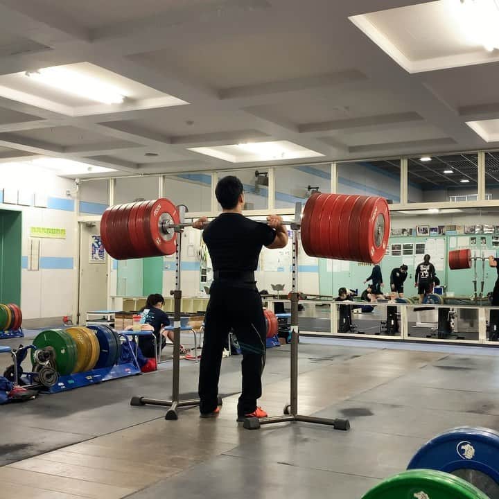 山本俊樹のインスタグラム：「- front rack hold 380KG  #ウエイトリフティングやろうぜ #weightlifting #snatch #cleanandjerk #squat #deadlift  #耐えて勝つ #率先垂範 #山本俊樹 #LEGACYLIFTER #nano9 #cherandker」