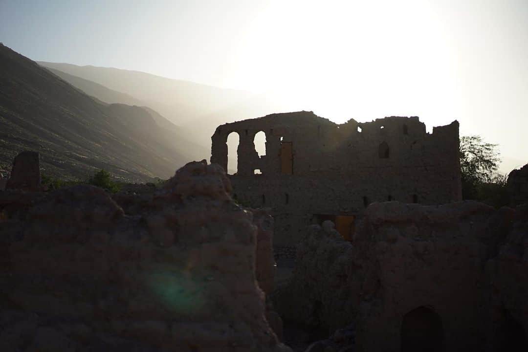 ジェームズ・ロシターさんのインスタグラム写真 - (ジェームズ・ロシターInstagram)「Amazing times in Oman. Beautiful country and amazing hospitality. 🙌🏼 @hauterouteoman @leger.la」3月9日 15時48分 - rossiterracing