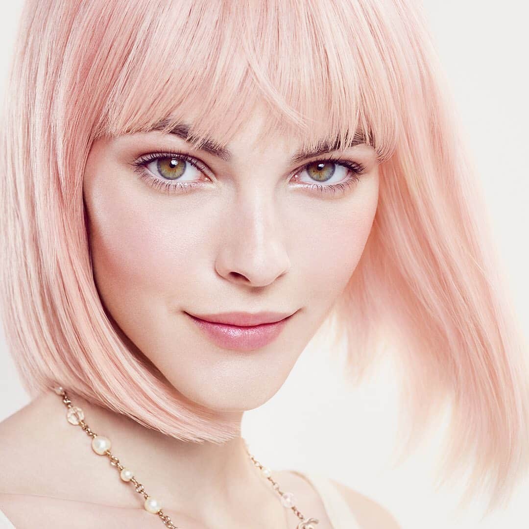 シャネルさんのインスタグラム写真 - (シャネルInstagram)「Own your rosy glow. @vittoria lights up her face with LE BLANC. The new ritual makes skin bloom with fresh, rosy radiance. THE ROSY GLOW RITUAL: LE BLANC SÉRUM LE BLANC HUILE LE BLANC MAKEUP BASE LE BLANC NEW TONE-UP ROSY TOUCH LE BLANC NEW ROSY LIGHT DROPS #ChanelLeBlanc #CHANELSkincare #OwnYourRosyGlow」3月9日 15時41分 - chanelofficial