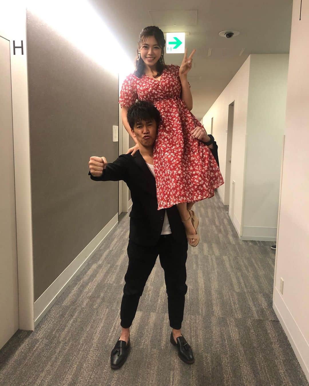 わちみなみのインスタグラム：「昨日の熱闘Mリーグありがとうございました🧡﻿ しっかり勉強して雀荘デビューしないとですね！﻿ ﻿ 役満から覚えるのはあまりよくない順番みたい﻿ ですね😂﻿ ﻿ 放送後なんと武井壮さんに﻿ 乗せていただきました🙇‍♂️﻿ ﻿ うれしみです🙏😣﻿ よりキャラ被せられるように﻿ 動物倒せるぐらい強くなります💕💕🐶﻿ ﻿ #優しい方々﻿ #麻雀 みるのもたのしい﻿ あのユニフォームわたしも着たい✨﻿ #武井壮 さん﻿ #王様」