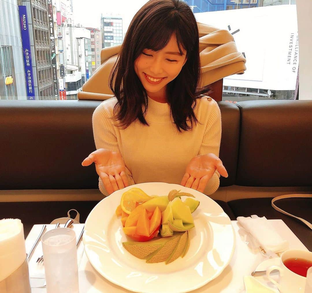 伊藤京子さんのインスタグラム写真 - (伊藤京子Instagram)「🍈🥭 マスクメロンにマンゴーと大好きなものの組み合わせ❤️ にやにやが止まりません💓笑 さ、今週も頑張っていきましょー！✨ . #今週は新しいお仕事の見学も #わくわく楽しみ」3月9日 15時45分 - kyoko_ito1128