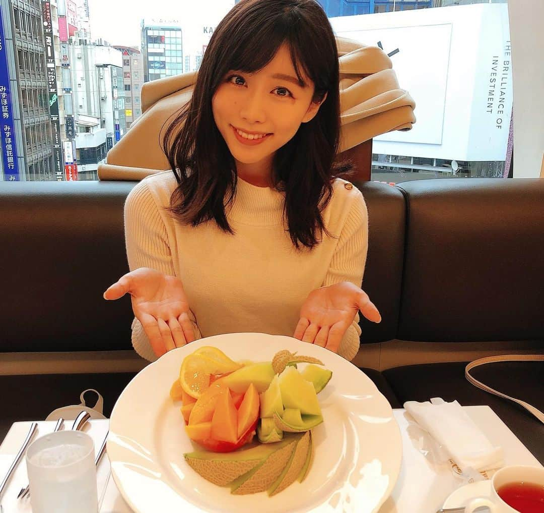 伊藤京子さんのインスタグラム写真 - (伊藤京子Instagram)「🍈🥭 マスクメロンにマンゴーと大好きなものの組み合わせ❤️ にやにやが止まりません💓笑 さ、今週も頑張っていきましょー！✨ . #今週は新しいお仕事の見学も #わくわく楽しみ」3月9日 15時45分 - kyoko_ito1128