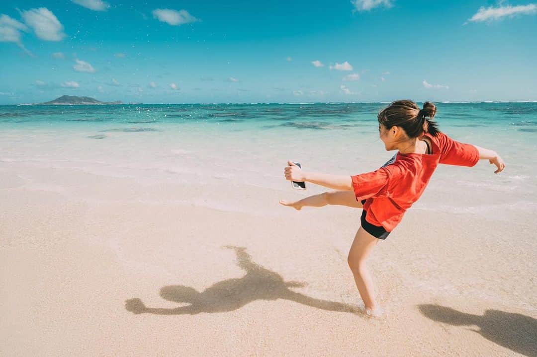 仲谷香春のインスタグラム：「寒いけど海で豪快に遊んでいる写真をどうぞ笑 卒業旅行第二弾はハワイ🌺」