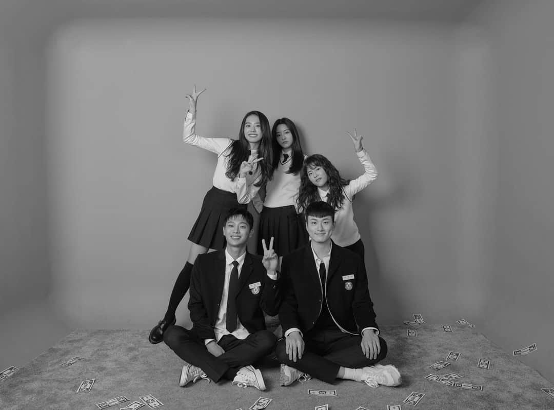 シン・スンホのインスタグラム：「_KBS 월화드라마 #계약우정」