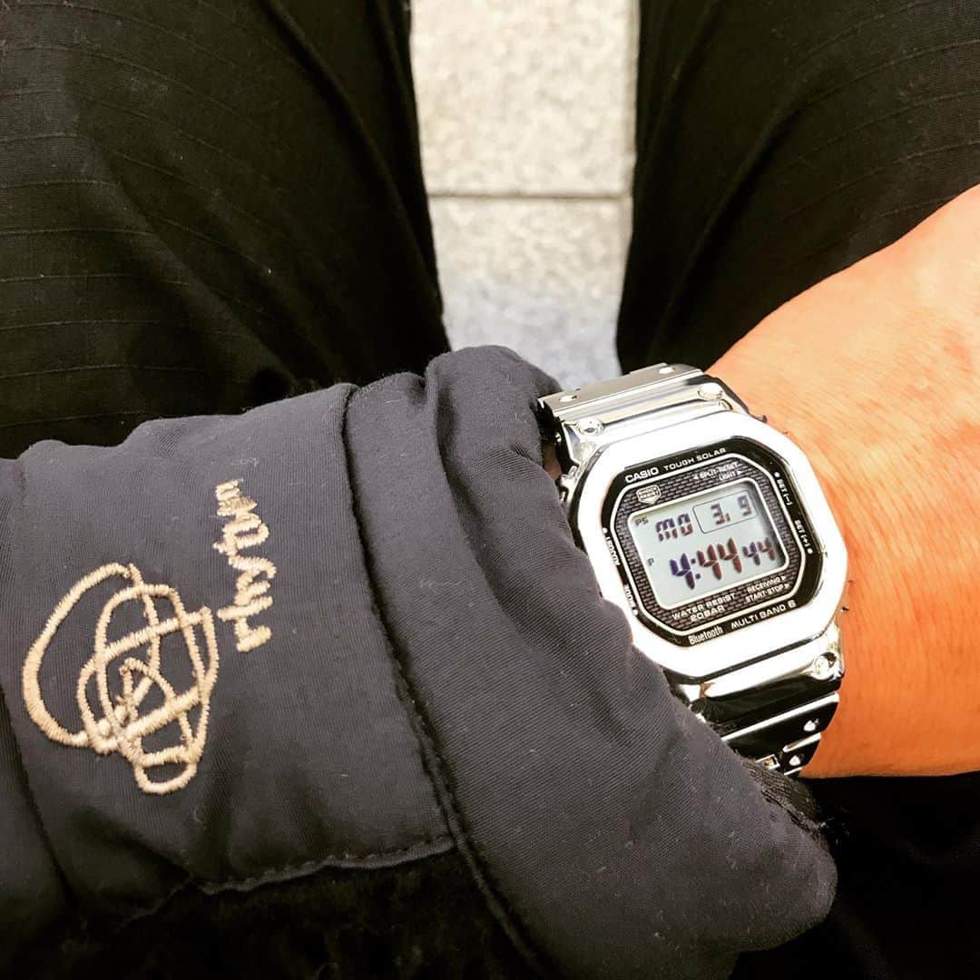 宇野薫のインスタグラム：「PATAGONIA RETRO RHYTHM HOODY & G-SHOCK GMW-B5000D-1JF  #ただの古着好きです #だから古着はやめられない #古着 #パタゴニアリズムフーディ#GSHOCK #gショック #gショックメタル #宇野薫のテーマがありすぎコーディネート #宇野線」