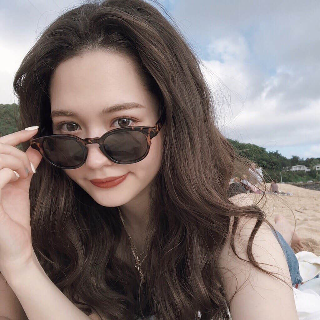 加藤愛里クリスティーナのインスタグラム：「この前ストーリーで紹介した ONE BY KOSEのメラノショット ホワイト Dを2週間使ってみたんだけと 次の日の化粧ノリがほんとに全然違うの！お肌モチモチのふわふわになった！ . キャンペーンアカウントで商品があたるキャンペーン実施中だからチェックしてみてね！ . #onebykose #メラノショットホワイトD #onebykose2週間チャレンジ #美白ケア #スキンケア #シミ #pr @onebykose_campaign」
