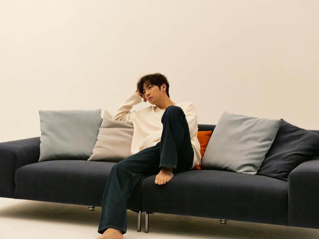 イ・サンヨプのインスタグラム：「쉬는날은 그냥 멍 (사진은 #더스타 화보촬영날)」