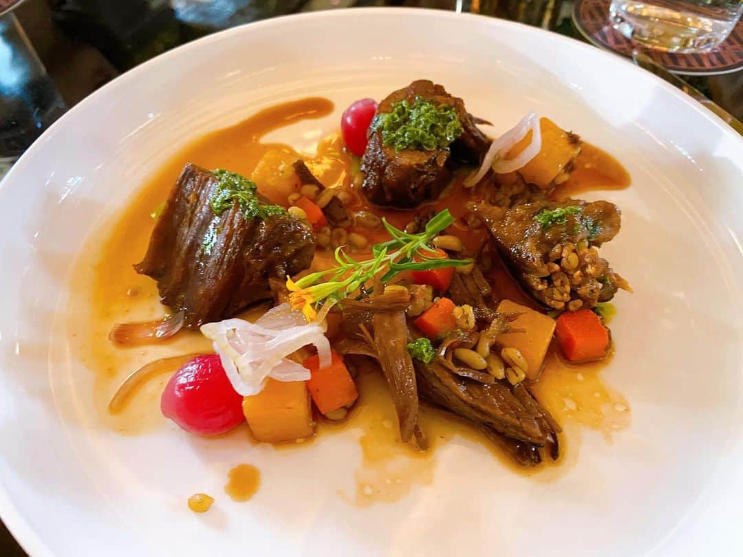 畑田亜希さんのインスタグラム写真 - (畑田亜希Instagram)「ATLAS Lunch 💜 ・ 初めてのお友達を連れて👯‍♀️ ・ stewed beef が美味しかった🍖😋 ・ 御馳走様でした🙏 ・ #2020 #sg #atlas #lunch」3月9日 17時29分 - akihatada