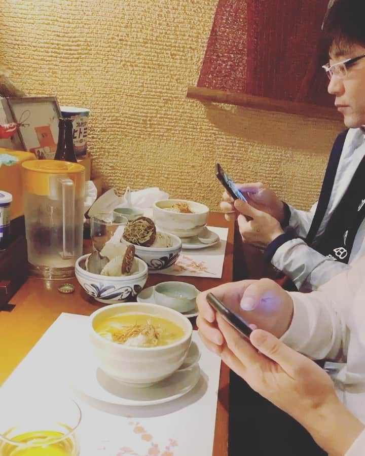 吉原宏太のインスタグラム：「訳あって今日から3日間🍥  午前11時30分から🍥 工藤さんが疲れるまで。（笑）  あの名店の元祖丹陽さんがラーメン専門店に🍜  普段はなかなか入れない中華屋さんです。  2人は塩ラーメン食べてハーフの味噌まで堪能しようとしております。。。🐽 めちゃくちゃ美味しかったー。 ٩꒰⍢ ꒱۶⁼³₌₃」