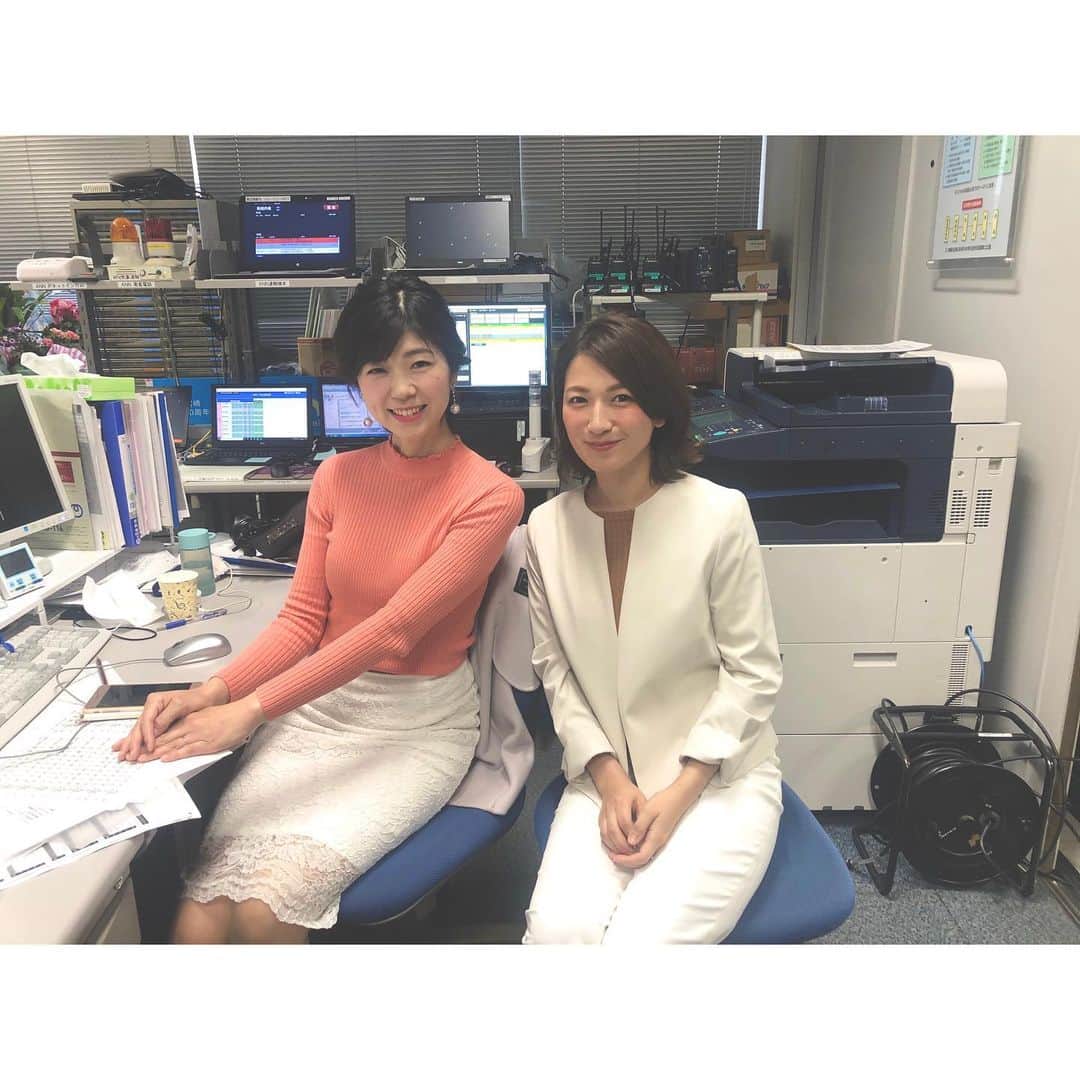 武田華奈のインスタグラム：「. ロケなどの予定が中止になり、突然のお休みになると家でもやもや…💭 やっぱり仕事をしている方が落ち着くみたいです𓁙 . 今日と明日のスーパーニュースは酒井気象予報士がお休み、代理で東京から植木奈緒子さんが来てくださっています𓆸 前回来てくださったときに初めてお会いしてから、綺麗でお話が楽しくて憧れの女性です。 酒井さんに「代わりに植木さんが来ますよ」とお聞きしたとき、やったー！と叫んでしまいました。 酒井さん、ごめんなさい💦笑 リフレッシュした酒井さんは水曜日から戻られます𓀠𓀠 . #umk #テレビ宮崎 #スーパーニュース #植木奈緒子 さん #気象予報士」