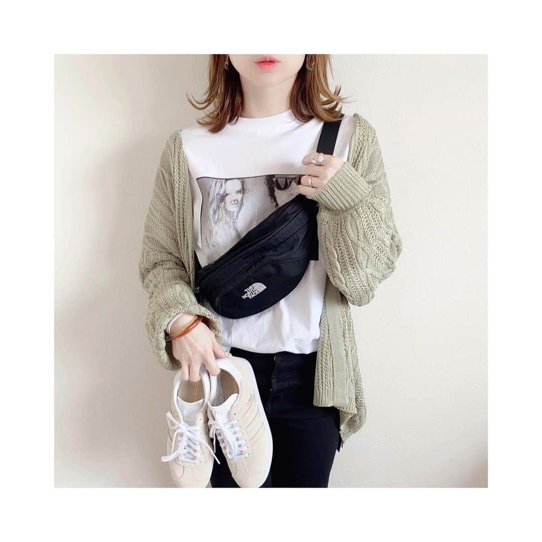 のインスタグラム：「#wear更新 ☝︎ TOPにURL載せてます ．．．．．．✈︎ . . . #code #outfit #ootd . . . 詳しくは#wear で見てね♥︎ wear account → sizu0618 . . . #MINEBY3MOOTD #mamagirl #コーデ #コーディネート #ファッション #今日の服 #今日のコーデ #ママファッション #ママコーデ @freaksstore_official @freaksstore_online #freaksstore #フリークスストア　@grl_official #grl#グレイル　@goldy_jp」