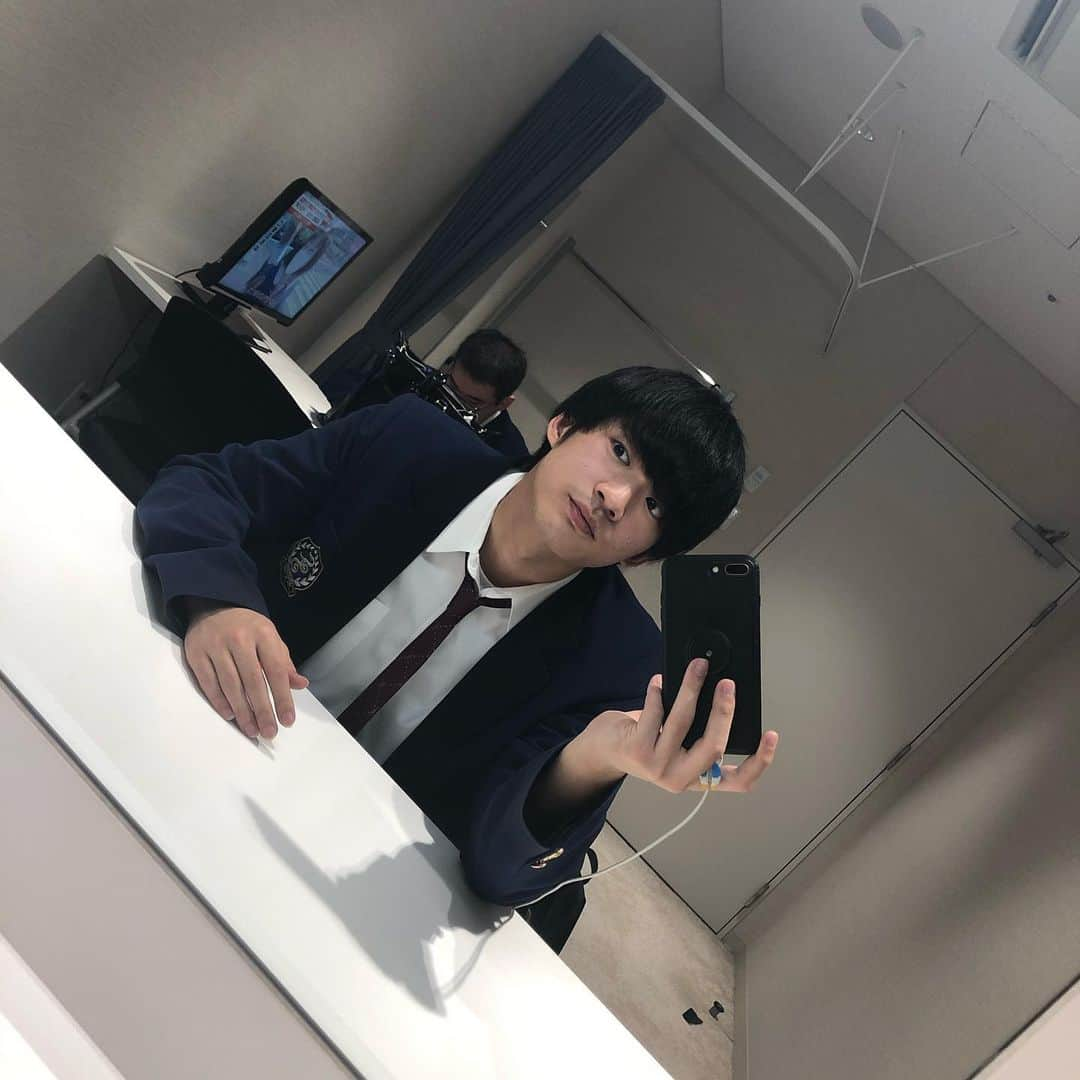 河野紳之介のインスタグラム：「ただいま。 #青春高校3年c組 #河野紳之介 #黒髪」