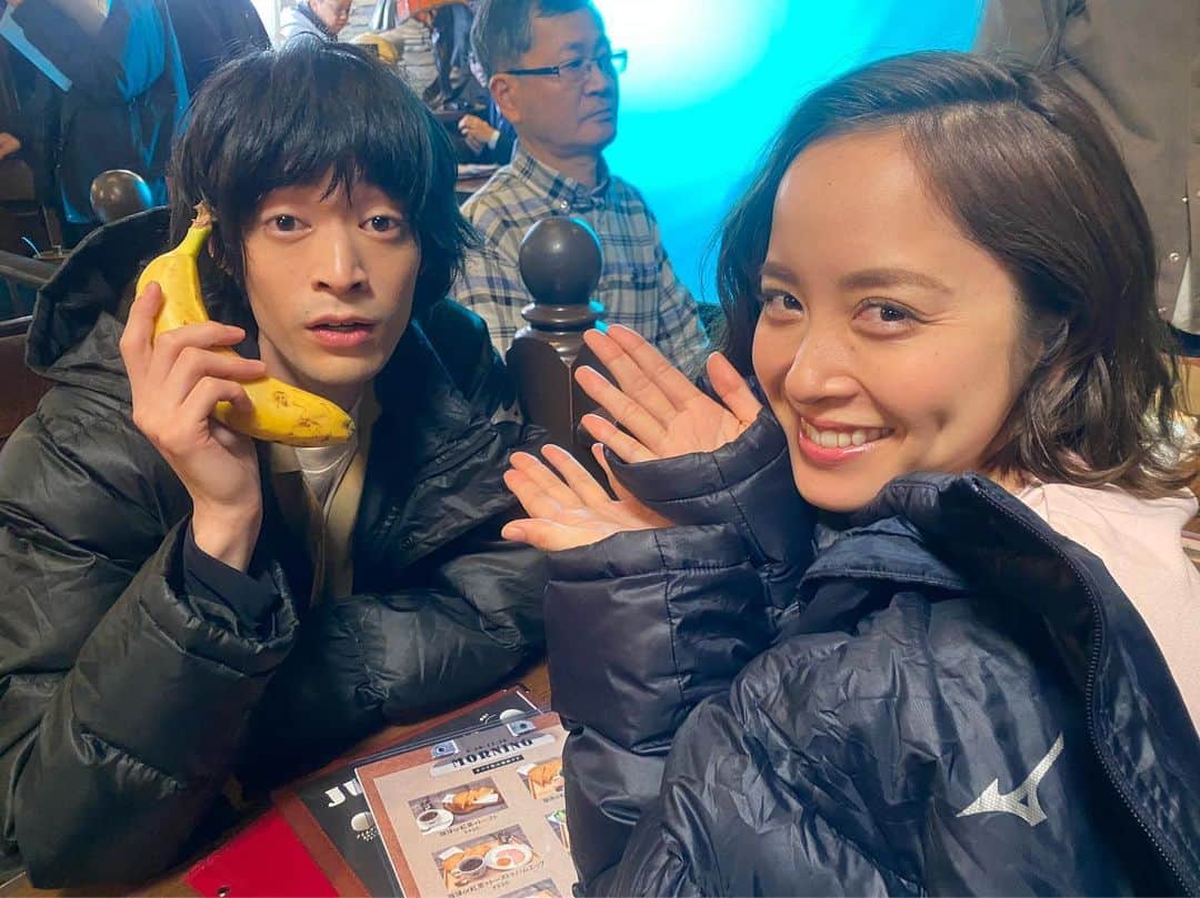 兒玉太智のインスタグラム：「すっかり関西人な西尾学に冷たい視線を送る彼女役は、 . . 武田訓佳さん！ . . 関東人を演じるこのお方、 実は、、 関西の朝の情報番組「朝生ワイド す・またん!」などでご活躍されている、バリバリの関西人です😂 . . #関西電気保安協会  #ある日突然関西人になってしまった男の物語  #武田訓佳 #こだまたいち」