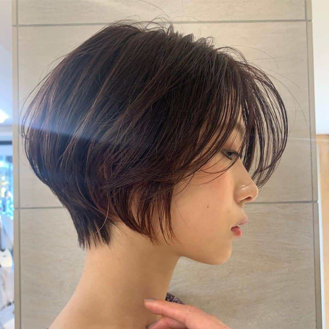 阿藤俊也さんのインスタグラム写真 阿藤俊也instagram セットなしで決まるカット 横顔美人な ショートボブ 毛先に シャギー感を出すことでいい雰囲気の仕上がりに Peek A Booならではの骨格 髪質 顔の形などを計算した上質なベースカットを駆使して