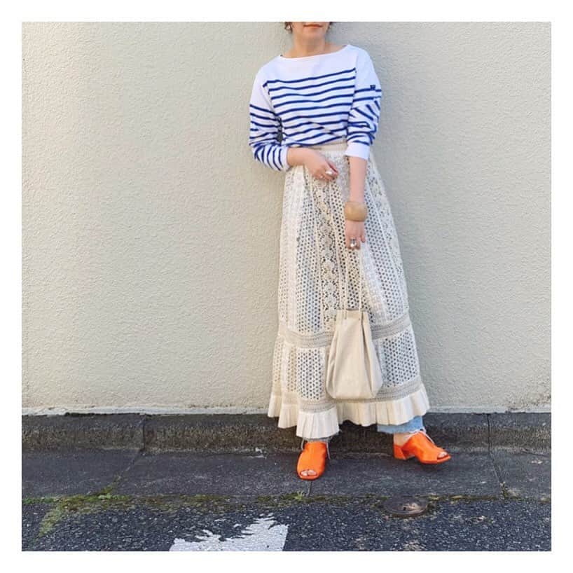 船曳ひろみさんのインスタグラム写真 - (船曳ひろみInstagram)「春めいて来ましたね〜♡ bag/sandals @todayful_  他は古着だよ〜😌 サテンのサンダルはパキッとオレンジが 差し色になって◎🍊 #pi_ootd #todayful #fashion #vintage  #ootd」3月9日 18時27分 - hiromi_funabiki