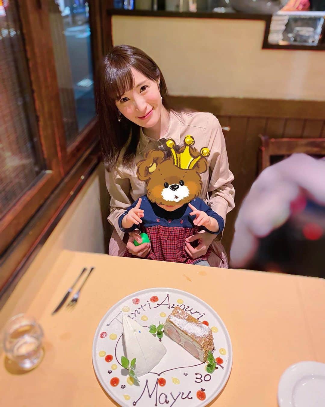 小林真由のインスタグラム：「⋆﻿ ⋆﻿ 3月7日に30歳になりました🧁﻿ ﻿ 20代最後の1年は﻿とにかく濃く、　 すごく楽しかった..﻿ ﻿ 新しい出会いから学ぶことが沢山!﻿ 30代も楽しみながら頑張りたいです🥺💓﻿ ﻿これからもよろしくお願いします♡ ﻿ ﻿ ﻿ 誕生日前日にいつも伺うお店で﻿ 皆さんにお祝いして頂きました🎂﻿ この歳になってもやっぱり嬉しい。﻿ ありがとう♡﻿ ﻿ #誕生日 #30th #birthday﻿」