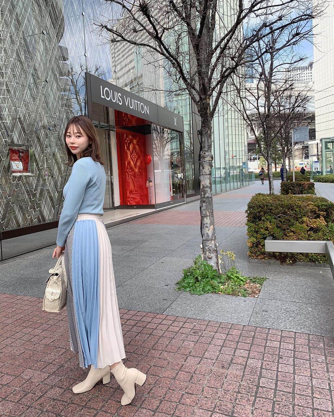karen okajimaさんのインスタグラム写真 - (karen okajimaInstagram)「ㅤㅤㅤ  ootd💙  今日は暖かかったねー☺️ 可愛いスカートゲットしたから 早速着てみたん😆かわい🥺  ㅤㅤㅤ #rastal #ラスタル #レザースカート #おかじコーデ #岡島かれん #水色コーデ #チェックドッキングプリーツスカート」3月9日 19時29分 - karenokajima0318