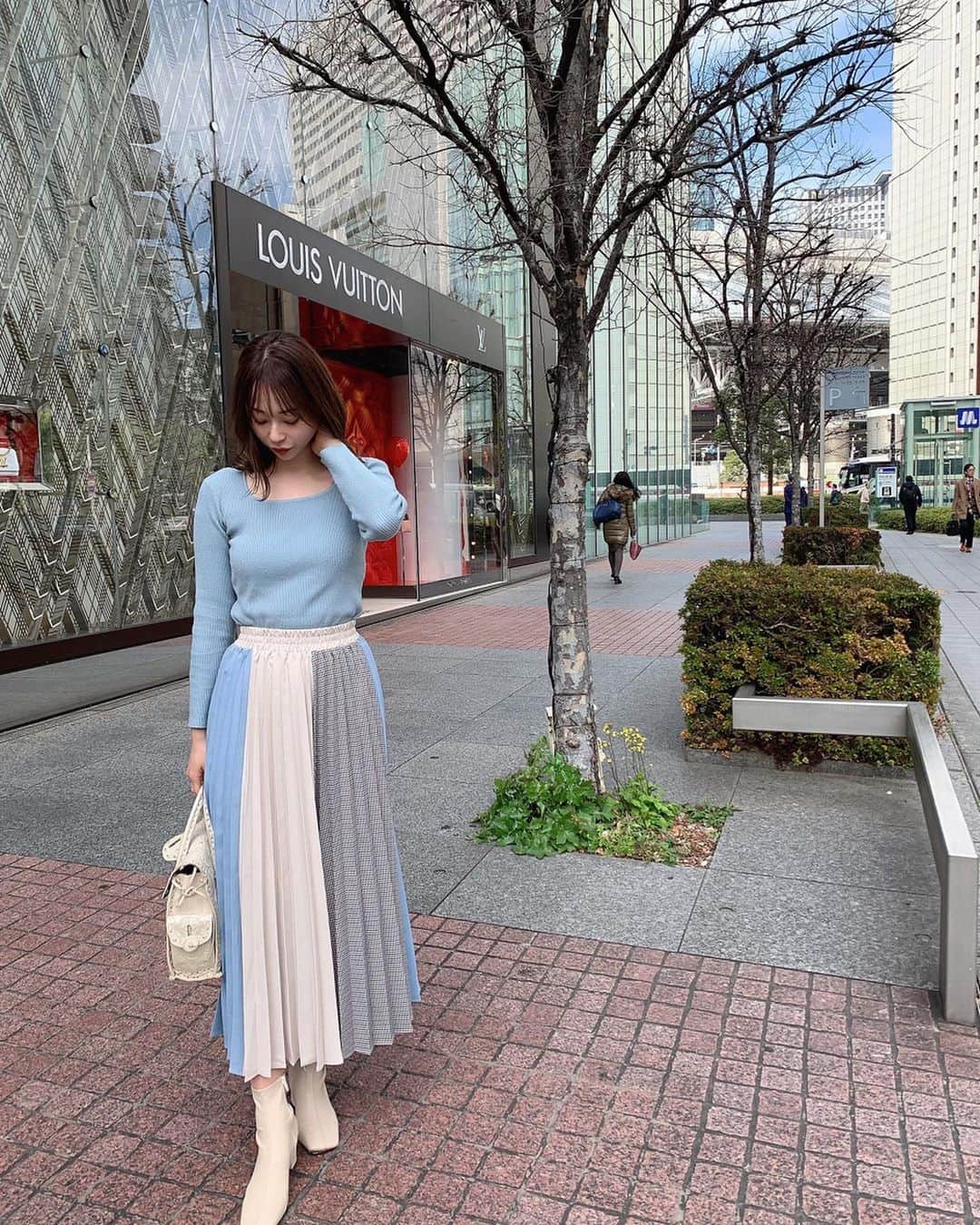 karen okajimaさんのインスタグラム写真 - (karen okajimaInstagram)「ㅤㅤㅤ  ootd💙  今日は暖かかったねー☺️ 可愛いスカートゲットしたから 早速着てみたん😆かわい🥺  ㅤㅤㅤ #rastal #ラスタル #レザースカート #おかじコーデ #岡島かれん #水色コーデ #チェックドッキングプリーツスカート」3月9日 19時29分 - karenokajima0318