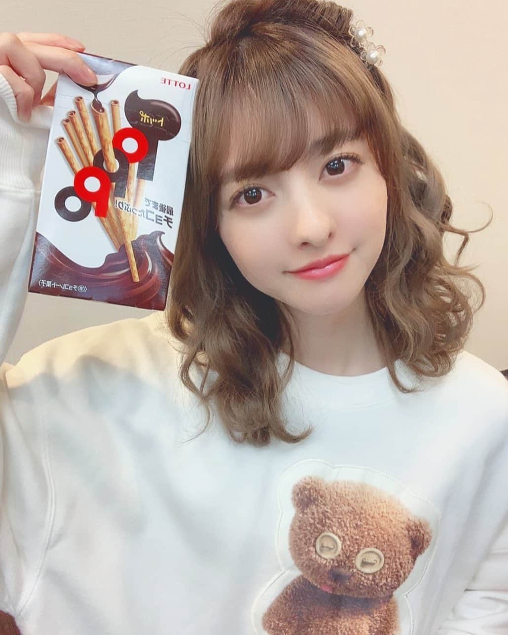 羽島みきのインスタグラム：「最近のお気に入り🥴  みんなのおすすめはなにー？？🥴 #お菓子 #トッポ」