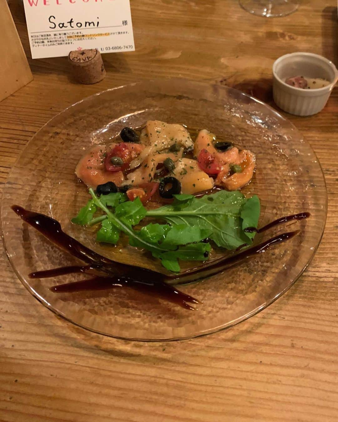 satomiさんのインスタグラム写真 - (satomiInstagram)「日暮里グルメ🍽 * 窯MARU日暮里で窯焼き🍕食べにきたよ😊💓 オシャレなバーでワインの品揃えも豊富🍷 * カルパッチョにバッファローチキンにピザに パスタにたくさん食べました( ›◡ु‹ )♡ * 中でも美味しかったのがカルツォーネ🍕 チーズ大量で美味しすぎました‼️ * ワイン🍷が進む‼️ソムリエさんもいるので お料理に合うものをオススメしてくれるよ✏️ * お店もアットホームだしほぼ満席の人気店✨🌟 ぜひお近くにきた際は行ってみてください( ›◡ु‹ )♡ * *  saatoomii47のインスタ見たでドリンク一杯サービスに なるのでぜひ活用ください🥰 * * @kamamaru1 #窯MARU  #日暮里イタリアン  #日暮里ピザ #居酒屋  #ワイン #ランチパスタ  #日暮里ディナー  #日暮里ランチ  #pr #コラボベース #さとみのグルメ記録 #日暮里 #日暮里グルメ #女子会 #お一人様グルメ #カルツォーネ #マルゲリータ #ピザ好きな人と繋がりたい #チーズ好きな人と繋がりたい #窯焼きピザ @takashiashino」3月9日 19時37分 - saatoomii47