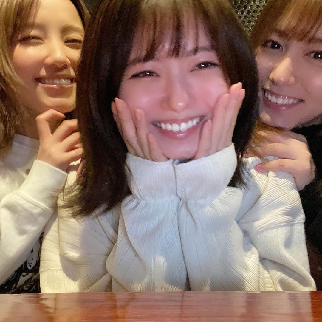 大場美奈さんのインスタグラム写真 - (大場美奈Instagram)「🍋 真ん中の子が小顔すぎていつも遠近法するうちら」3月9日 19時52分 - obamina__43